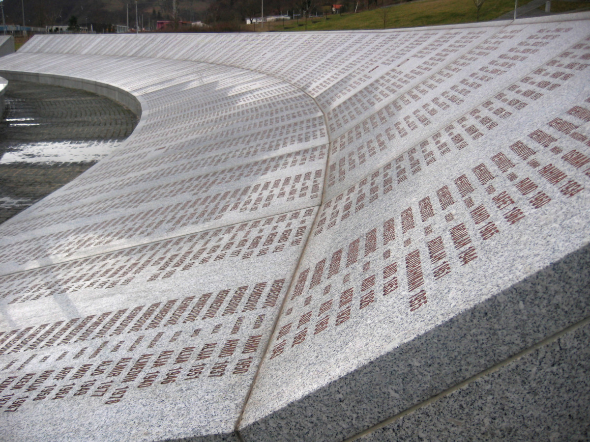 Srebrenica_massacre_memorial_wall_of_names__ credit MichaelBueker 
