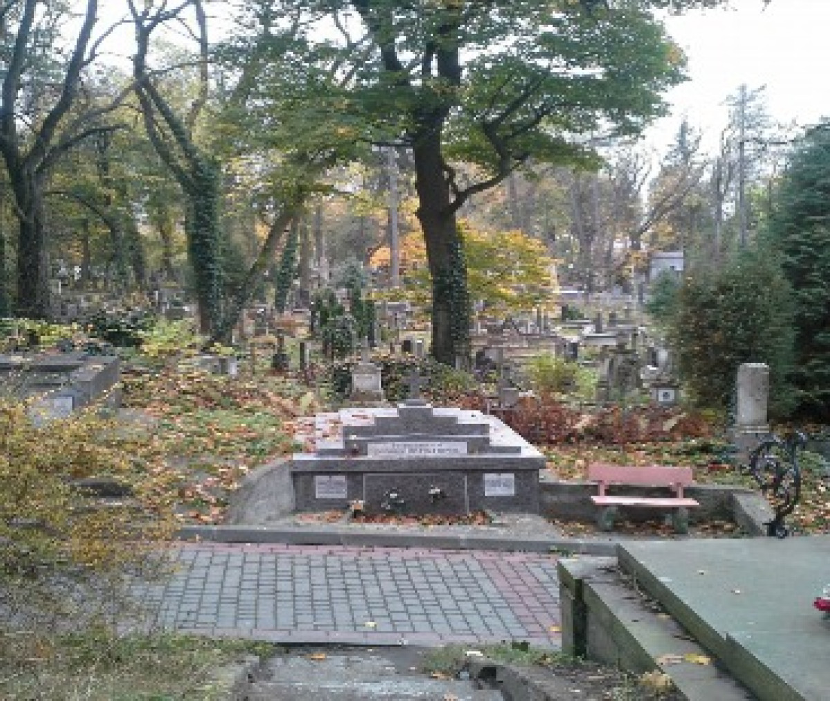 Ukraine graveyard 