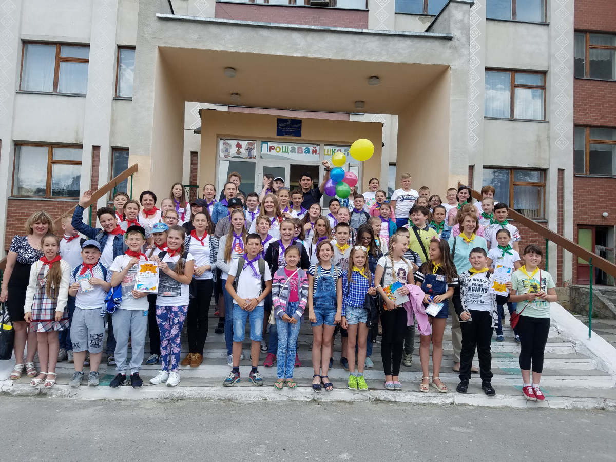 Schoolchildren Ukraine 