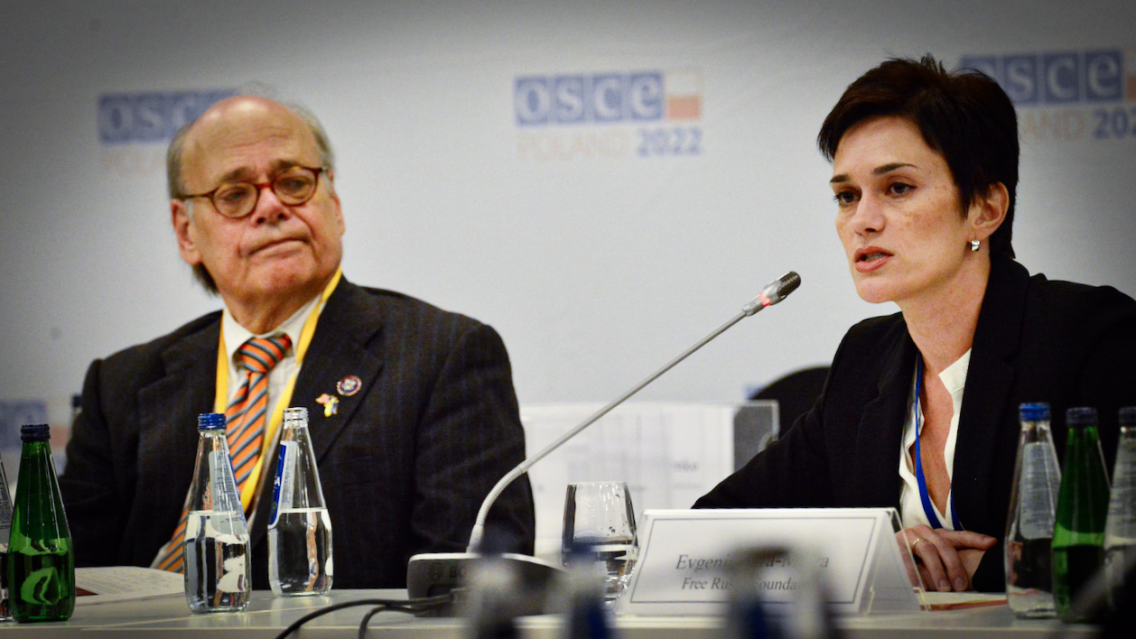 From left: Co-chair Representative and Organization for Security and Cooperation in Europe Special Representative for Political Prisoners Steve Cohen looks on as Yegvenia Kara-Kurza, wife of imprisoned Russian activist Vladimir Kara-Murza, speaks at the Warsaw Human Dimension Conference during a side event on political prisoners, Oct. 3, 2022. Photo courtesy of the U.S. Helsinki Commission